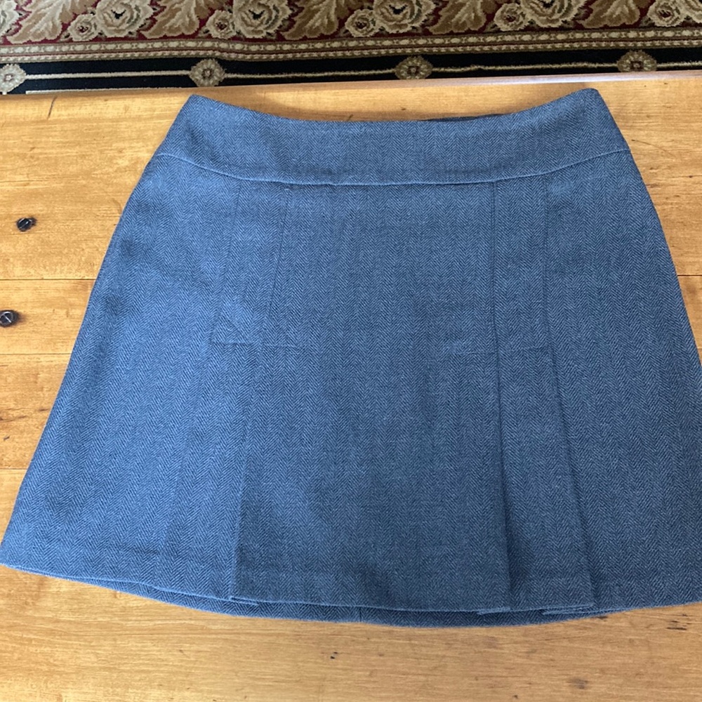 Grey skirt with pleats